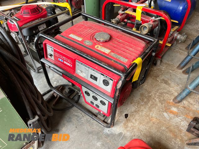 Lot 30-3373 - Honda 3500x Worked when taken out of service. Municipality owned. Buyer is responsible for removal.