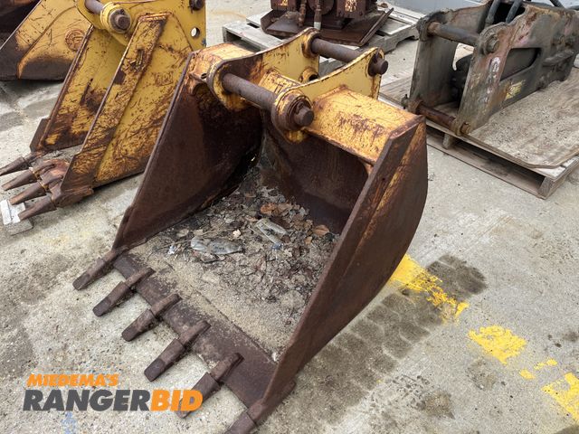 Lot 30-4970 - CAT 36" 0.4 yard Backhoe bucket