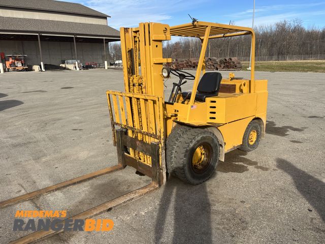 Lot 30-4903 - Alice Chalmers ACP 60B Forklift