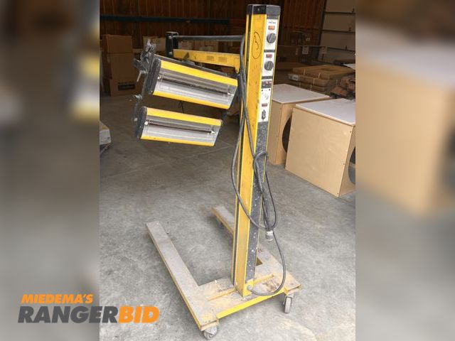 Lot 30-11242 - Trisk Curemaster Super curing lamp