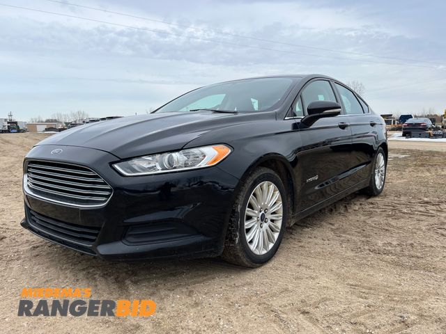 Lot 30-3074 - 2016 Ford Fusion Hybrid with a 2.0L L4 DOHC 16V HYBRID engine with 91,129 miles SE Sedan Hybrid FWD