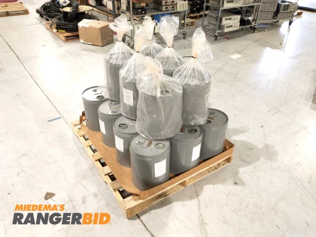 Lot 30-31 - LOT OF (90) Gallons of Momentive Hydraulic Fluid, PDMS 50 / PDMS 100 Blend, 0497052374-3 PDMS 50/100...