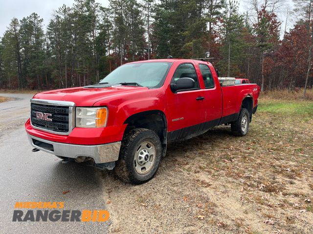 Lot 30-10024 - 2012 GMC Sierra 2500HD with a 6.0L V8 OHV 16V FFV engine. Extended Cab Pickup Truck 4x4