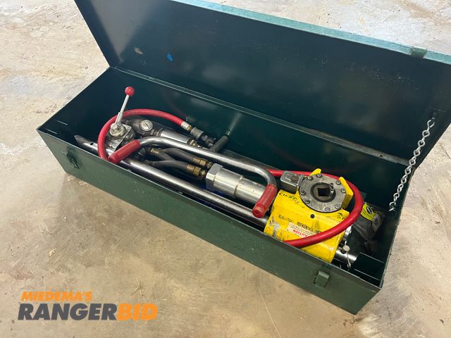 Lot 30-3075 - WACHS  Pow-R-Drive Portable Valve Operator w/ Handle-Bar and Metal Case Municipality owned