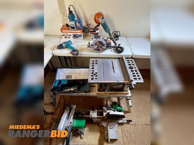 Lot 30-515 - 10 miter saws, reciprocating saw, table saw, circular saw, sanders, angle grinder, router, impact wrench