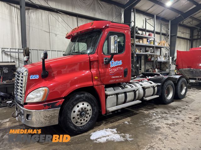 Lot 30-1306 - 2017 Freightliner Cascadia 125 Heavy Spec Day Cab