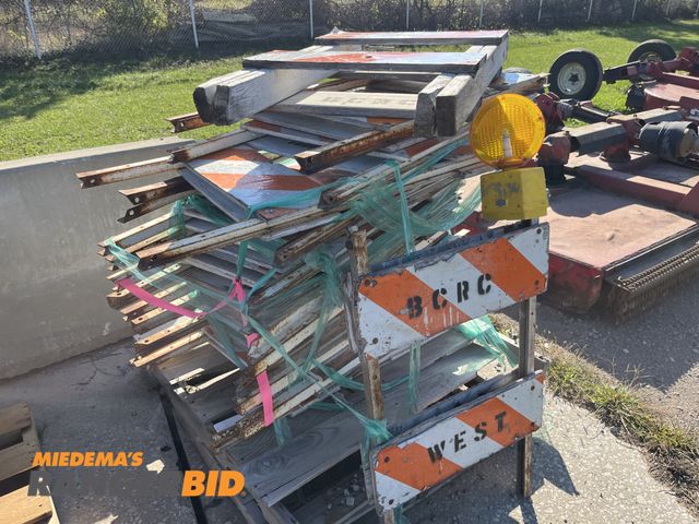 Lot 30-1837 - Pallet of Traffic Barricades