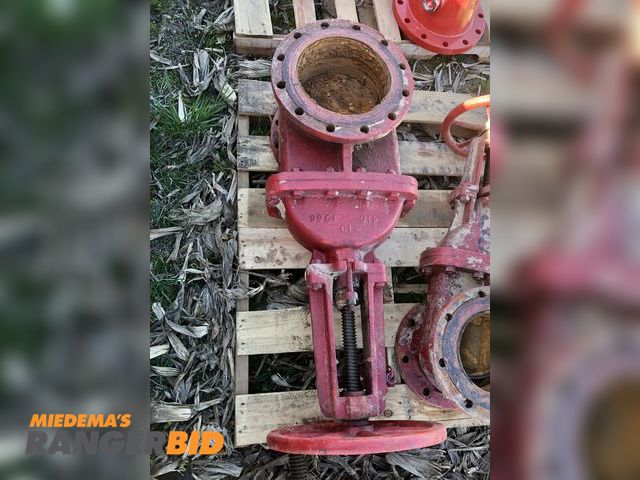 Lot 30-27E - 1 10" flanged gate valve, used, stamped  410F  10 TCIW  TRAVERSE CITY MICH 175W,  used, see photo's....