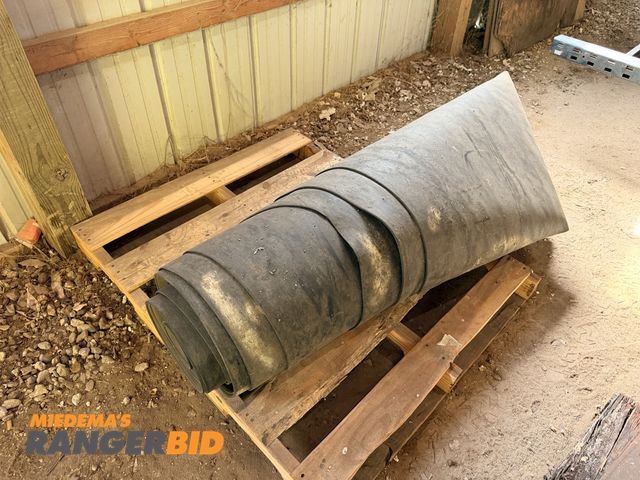 Lot 30-3595 - Conveyor belt, approximate length is 60' 35" wide