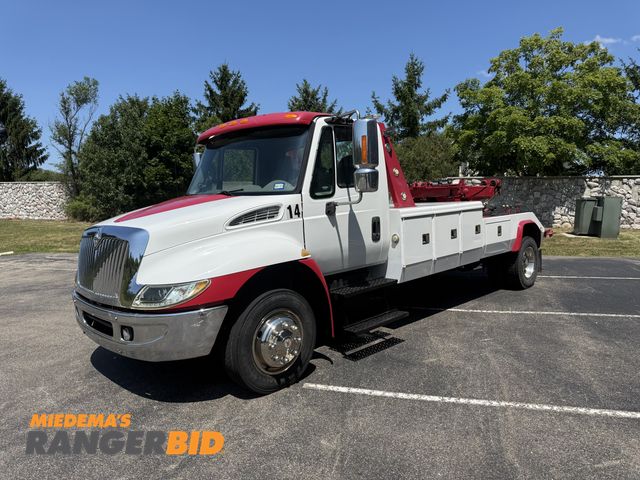 Lot 30-11383 - 2007 International 4300 SBA 4X2 Tow Truck / Wrecker