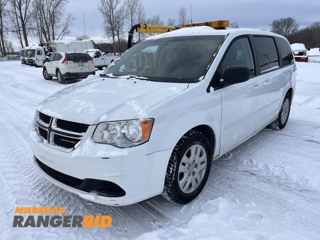 Lot 30-4990 - 2016 Dodge Grand Caravan SE with 68,233 miles Mini Van FWD