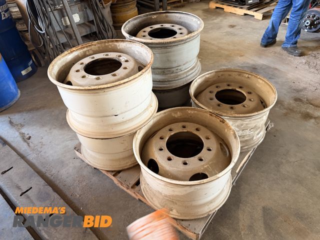Lot 30-4092 - Lot of 6 rims see pics for size
