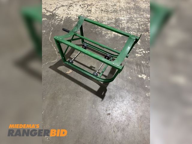 Lot 30-205MV - Uline H-4203 Steel 55 Gallon Drum Cradle. 33 x 20 x 20"

The seller can assist with loading. Forklif...