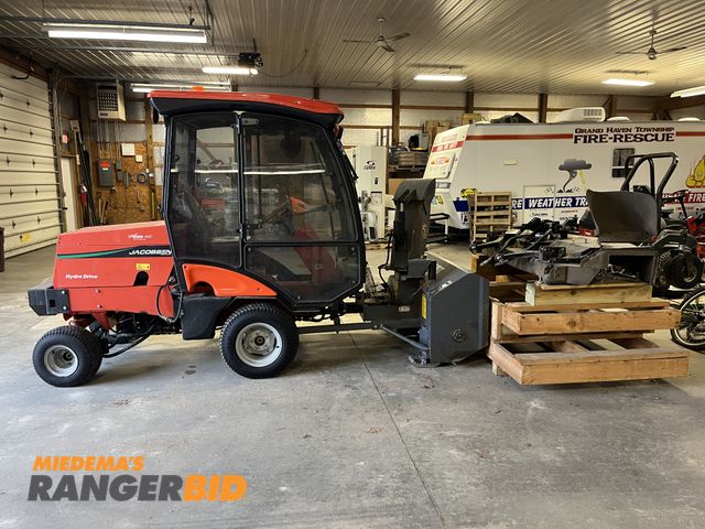 Lot 30-4105 - 2011 Jacobsen 628D 4WD Commercial Lawn Mower with Snowblower