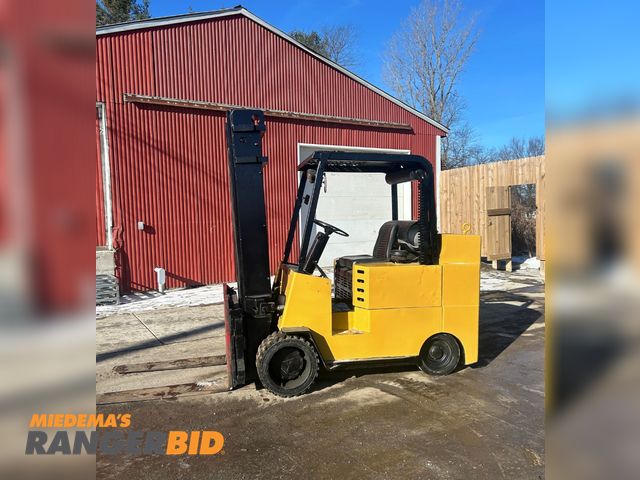 Lot 30-10242 - Allis Chalmers 10k Forklift Starts runs and operates.  Front traction tires.  No tank included.  Sel...