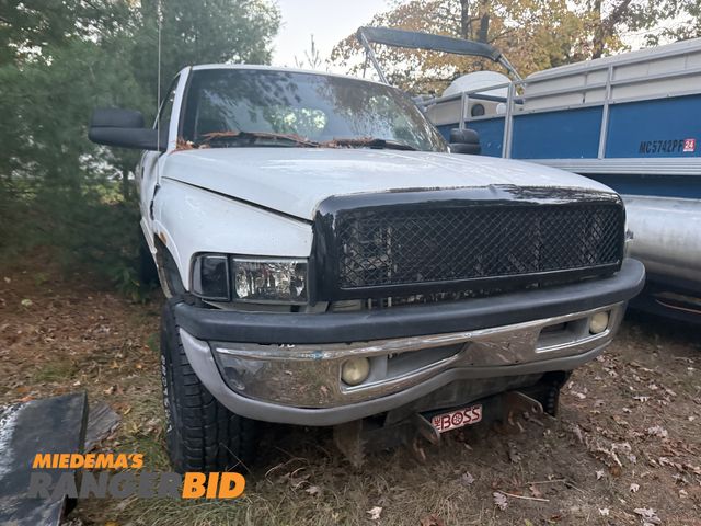 Lot 30-10747 - 2002 Dodge 2500 Crew Cab Pickup Truck