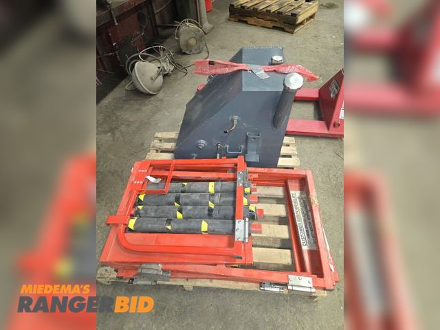 Lot 30-4817 - New fuel tank for gasoline powered Skyjack 66T and above man lift. - Skyjack 3219 entry doors. - Sky...