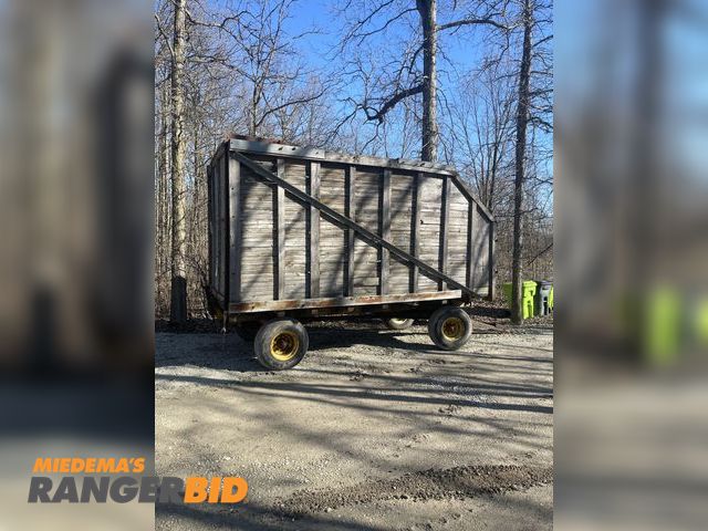 Lot 30-10563 - 99 Kory Farm Equipment. 12 Tonne Hay Wagon Running Gear Kory Farm Equipment Hydraulic Silage Dump Wa...