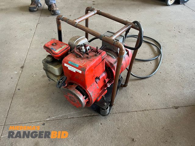 Lot 30-3401 - 1 Homelite E2250-1 Portable Gas Powered Recoil Start •	Municipality owned