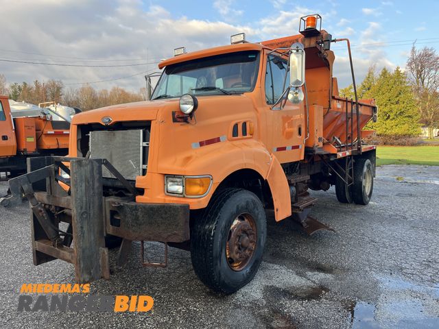 Lot 30-4847 - 1998 Ford L9511 4x2 Dump Truck