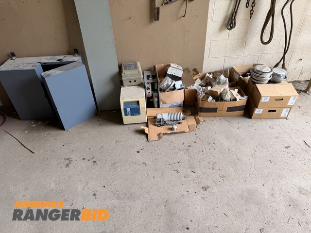 Lot 30-3167 - Lot of Misc electrical components