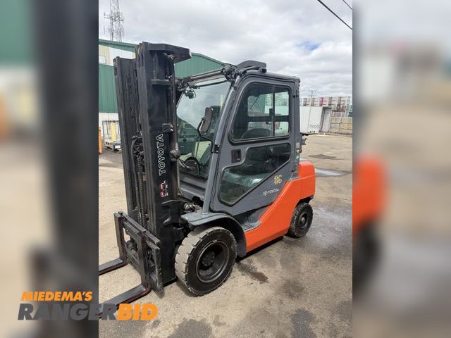Lot 30-1229 - 2018 Toyota  8fgu25 Forklift Toyota pneumatic forklift 3 stage with side shift 5000 capacity run and...