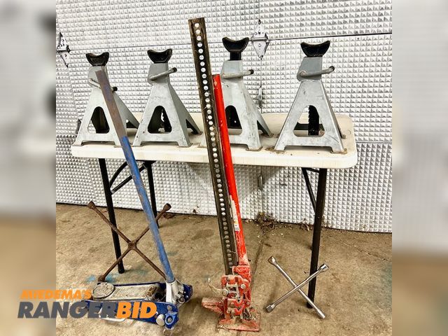 Lot 30-520 - 8 US General 3000 LB Floor Jacks Jacks, jack stands, lug wrenches