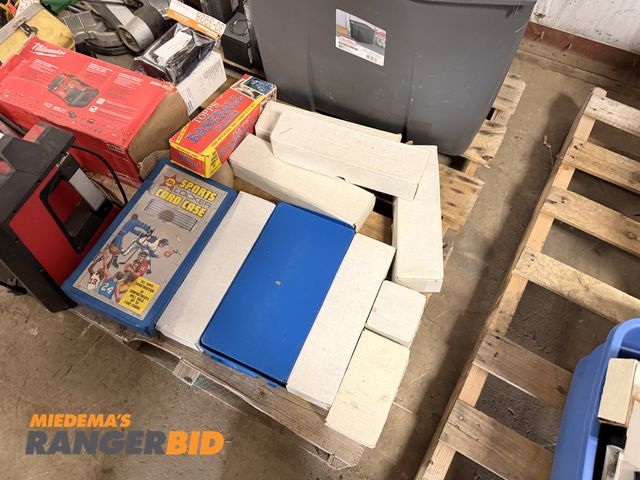 Lot 30-3903 - Large quantity of Baseball Cards with gray tote.