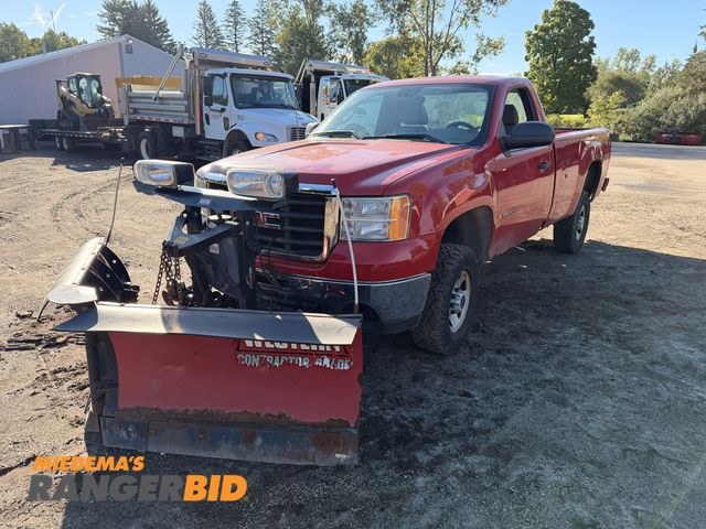 Lot 30-3636 - 2009 GMC Sierra 2500 SL with 87,240 miles Regular Cab Pickup Truck Plow Truck 4x4