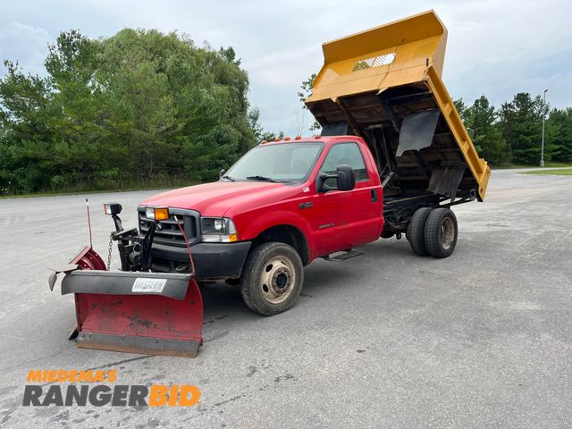 Lot 30-3566 - 2002 Ford F-450 SD with a 7.3L V8 OHV 16V TURBO DIESEL engine. with 136,154 miles Regular Cab Dump Bed Plow Truck 4x4
