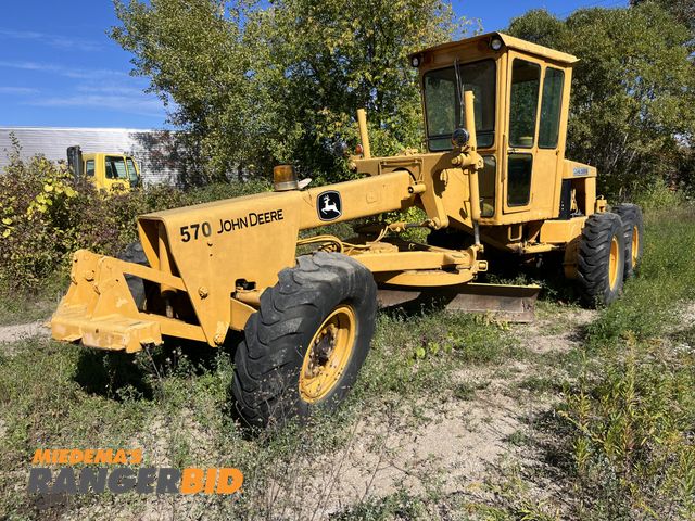 Lot 30-2050 - John Deere E0 570 Grader