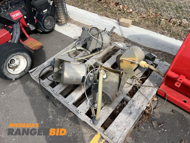 Lot 30-4429 - Lot of pond fountains