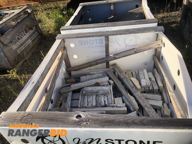 Lot 30-28Q - 1 pallet, Q, Stack stone / brick veneer, pallet approx 42"x42" x 10 high of new stack stone / brick ...