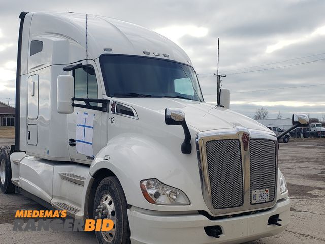Lot 30-10303 - 2019 Kenworth T680 with a 14.9L L6 DIESEL engine. Semi Truck