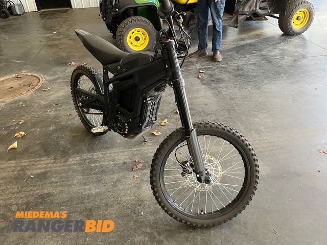 Lot 30-3708 - 2023 Talaria Sting RMX4 Electrio Dirt Bike