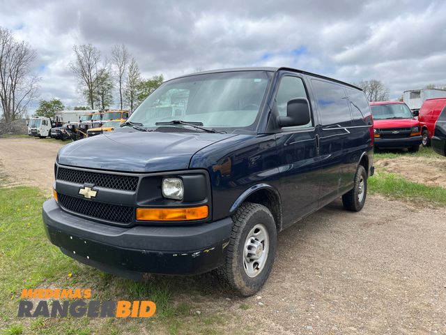 Lot 30-2114 - 2014 Chevrolet Express with a 6.0L V8 OHV 16V FFV engine. 2500 Cargo Van RWD
