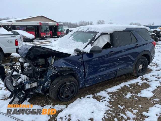 Lot 30-2613 - 2020 Ford Explorer with a 3.0L V6 DOHC 24V engine. Police AWD