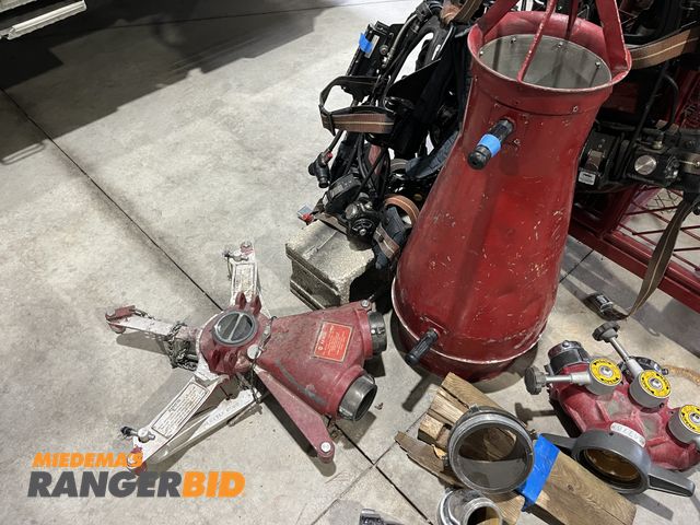 Lot 30-5044 - Lot includes valve an Fire nozzle