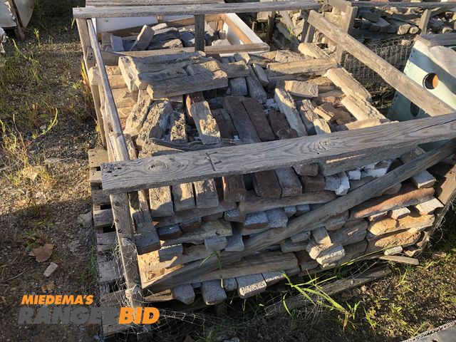 Lot 30-28F - 1 pallet, F, Stack stone / brick veneer, pallet approx 42"x42" x 16" high of new stack stone / brick...