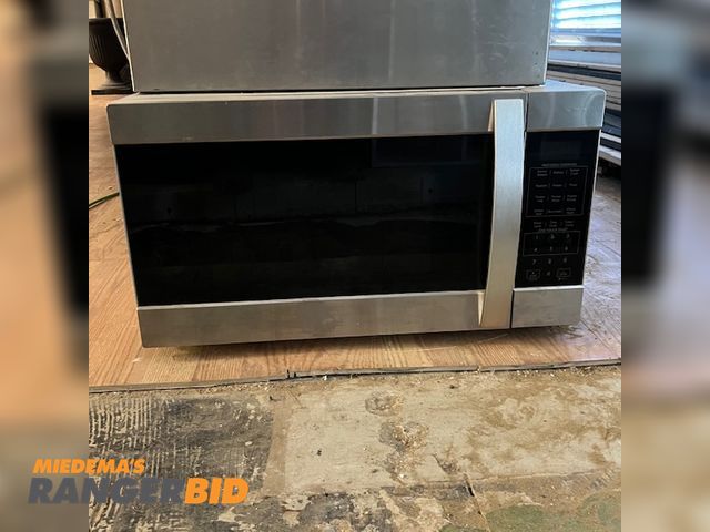 Lot 30-15 - Electric Free Standing Kenmore elite 204.79393610 Microwave Oven