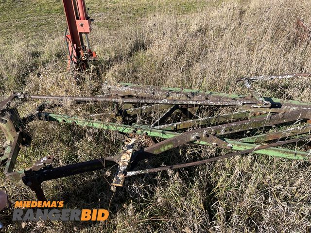 Lot 30-2021 - John Deere 5 row plow
