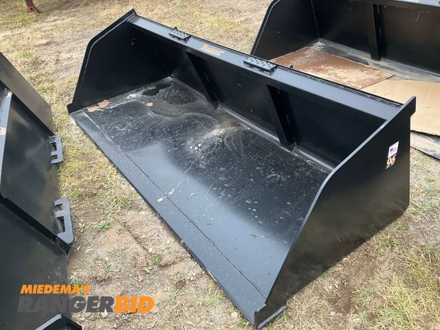 Lot 30-4981 - New Tomahawk Snow/Mulch Skid Steer Bucket 96" Universal Quick Attach