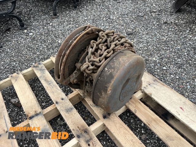Lot 30-4444 - Yale Chain Fall Hoist 2 ton