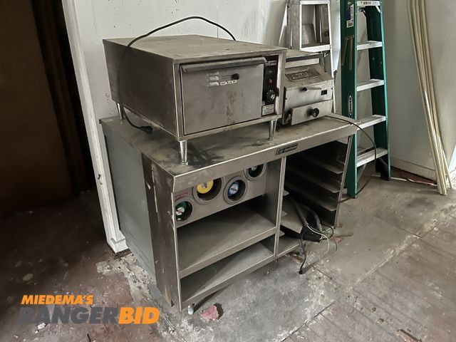 Lot 30-4563 - Lot includes Warmer and Deep Fryer