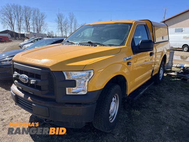 Lot 30-4318 - 2016 Ford F-250 F-150 Regular Cab Pickup Truck 4x4