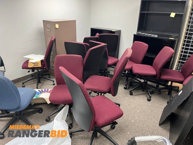 Lot 30-692 - Lot includes all the office chairs shown. Most are Knoll