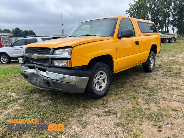 Lot 30-3513 - 2003 Chevrolet Silverado 1500 with a 5.3L V8 OHV 16V engine Regular Cab Pickup Truck 4x4