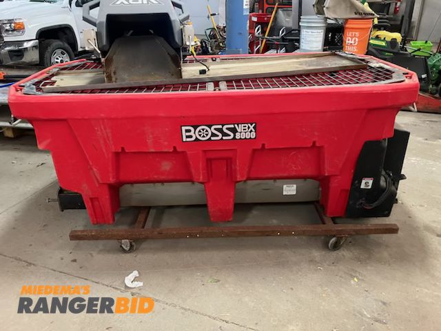 Lot 30-10796 - Boss Snow plow VBX 8000 V-BOX SPREADER
