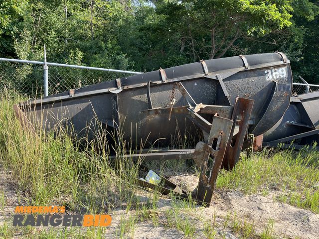 Lot 30-672 - Root 1-Way Front Plow Municipality owned, Seller will load.