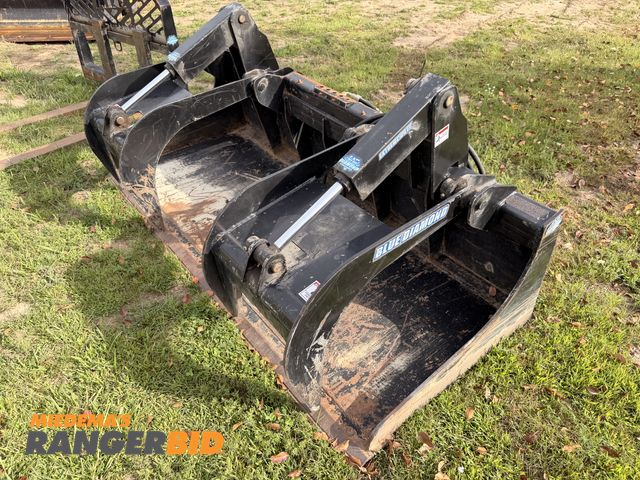 Lot 30-3565 - Blue Diamond 106175 Grapple Loader Bucket Skid Steer Attachment Hydraulic Powered